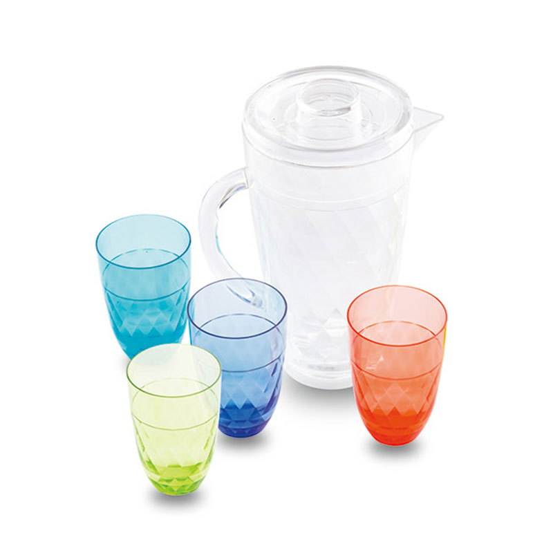 Jarra com quatro xícaras