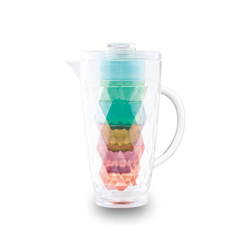 Jarra com quatro xícaras